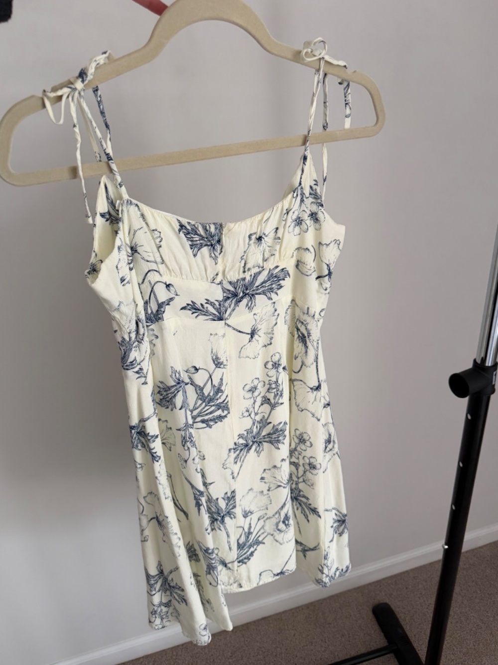 ASTR The Label Ivory and Blue Floral Mini Dress - Picture 2 of 2